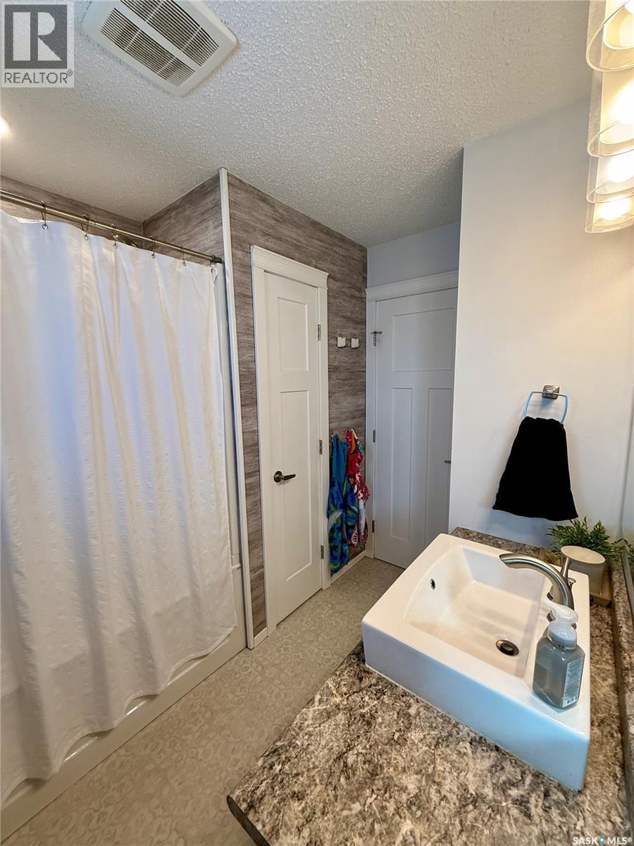 420 Logan Avenue, White Fox, SK - Indoor Photo Showing Bathroom