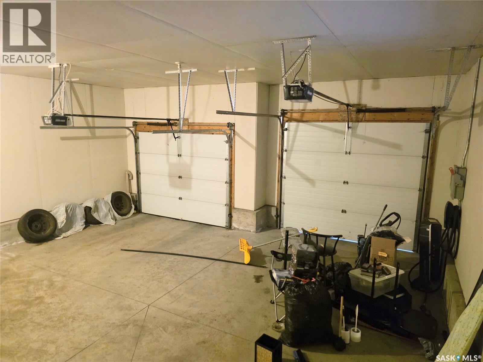315 Brookshire Crescent, Saskatoon, SK - Indoor Photo Showing Garage