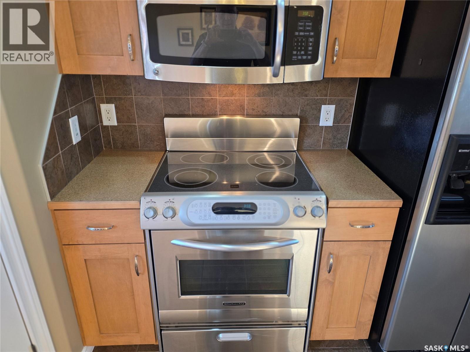 315 Brookshire Crescent, Saskatoon, SK - Indoor Photo Showing Kitchen