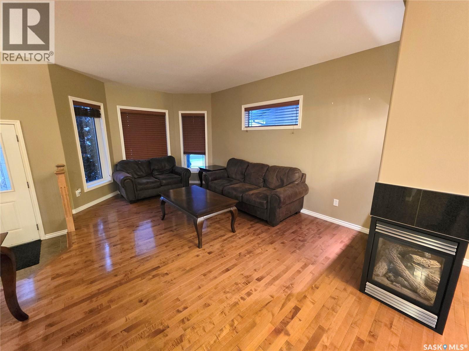 315 Brookshire Crescent, Saskatoon, SK - Indoor Photo Showing Living Room With Fireplace