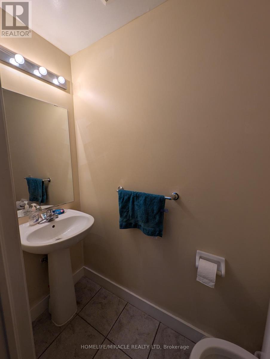 3115 Edgar Avenue, Burlington, ON - Indoor Photo Showing Bathroom