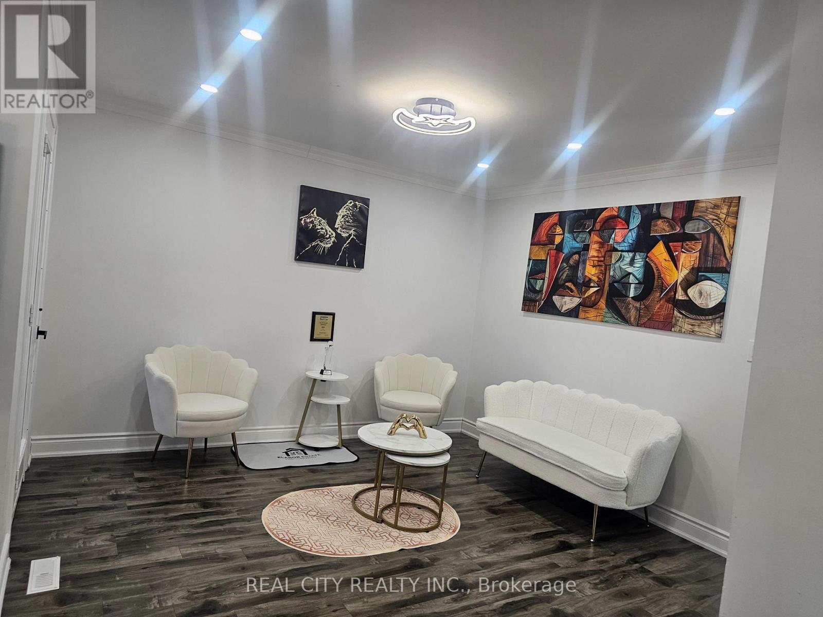 1680 Samuelson Circle, Mississauga, ON - Indoor Photo Showing Other Room