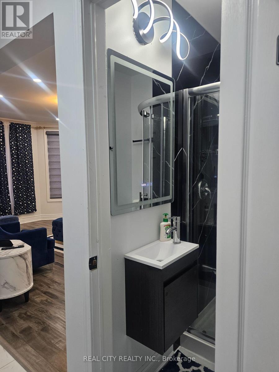 1680 Samuelson Circle, Mississauga, ON - Indoor