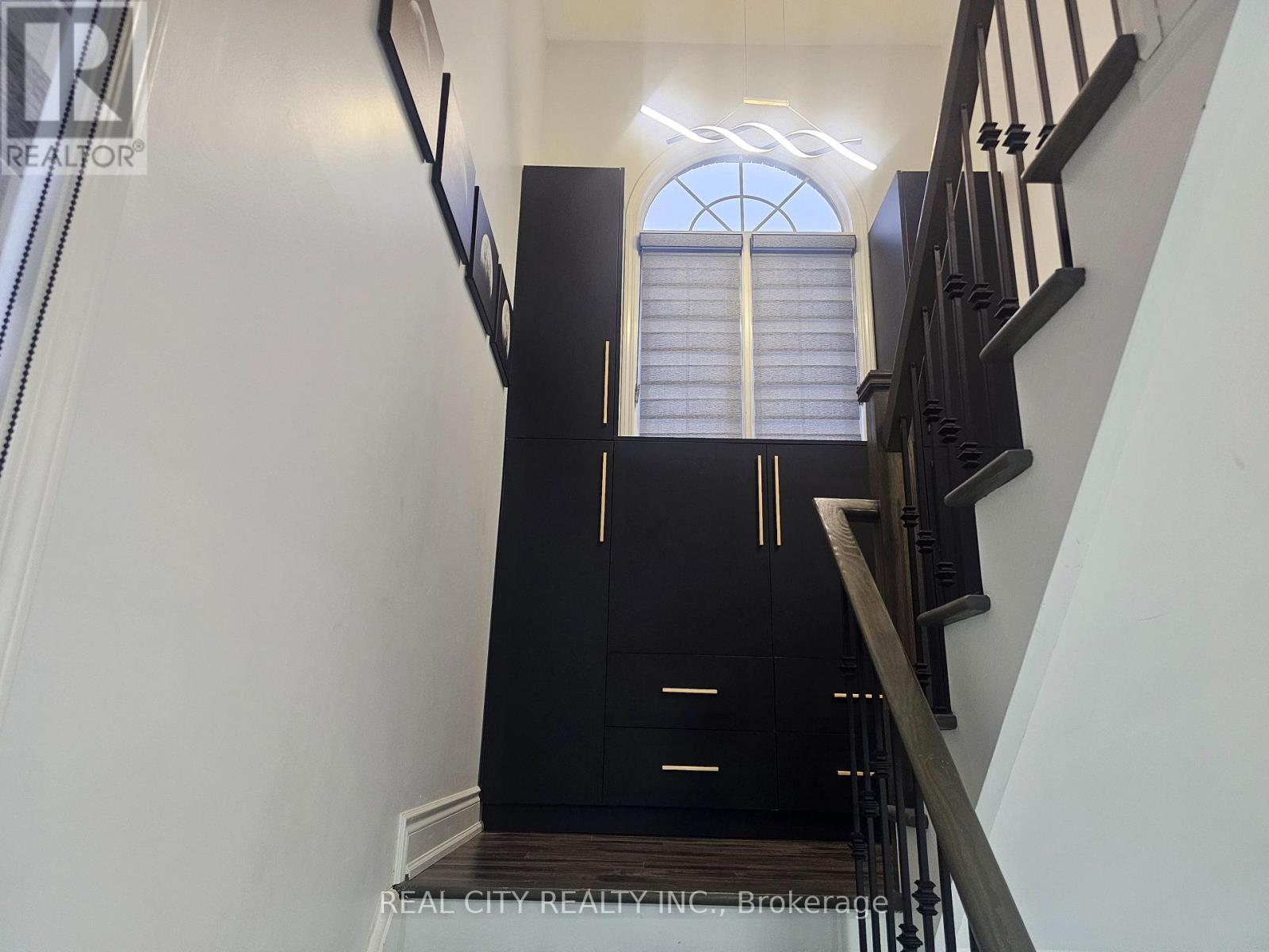 1680 Samuelson Circle, Mississauga, ON - Indoor Photo Showing Other Room