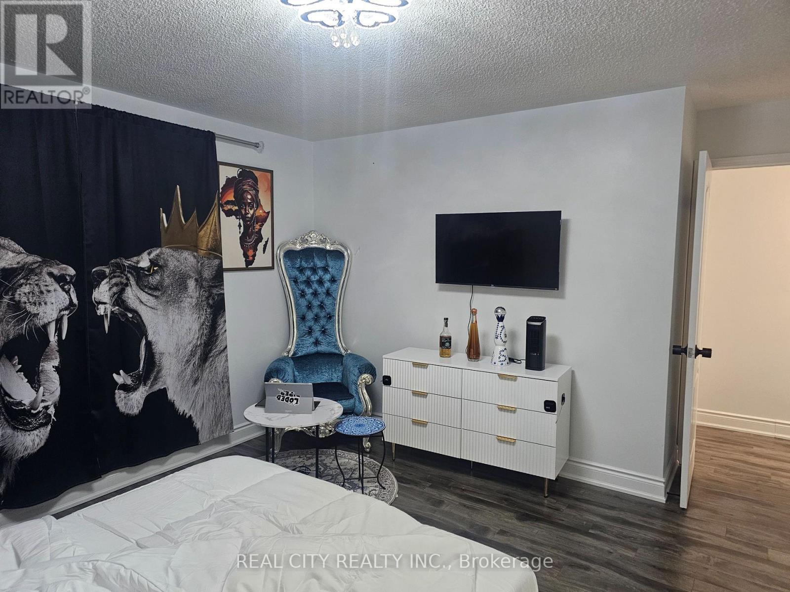 1680 Samuelson Circle, Mississauga, ON - Indoor Photo Showing Bedroom