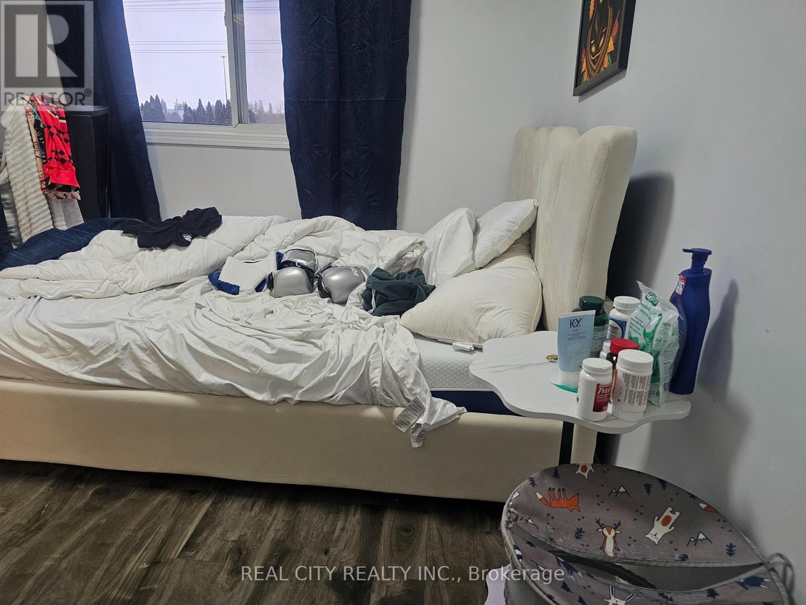 1680 Samuelson Circle, Mississauga, ON - Indoor Photo Showing Bedroom