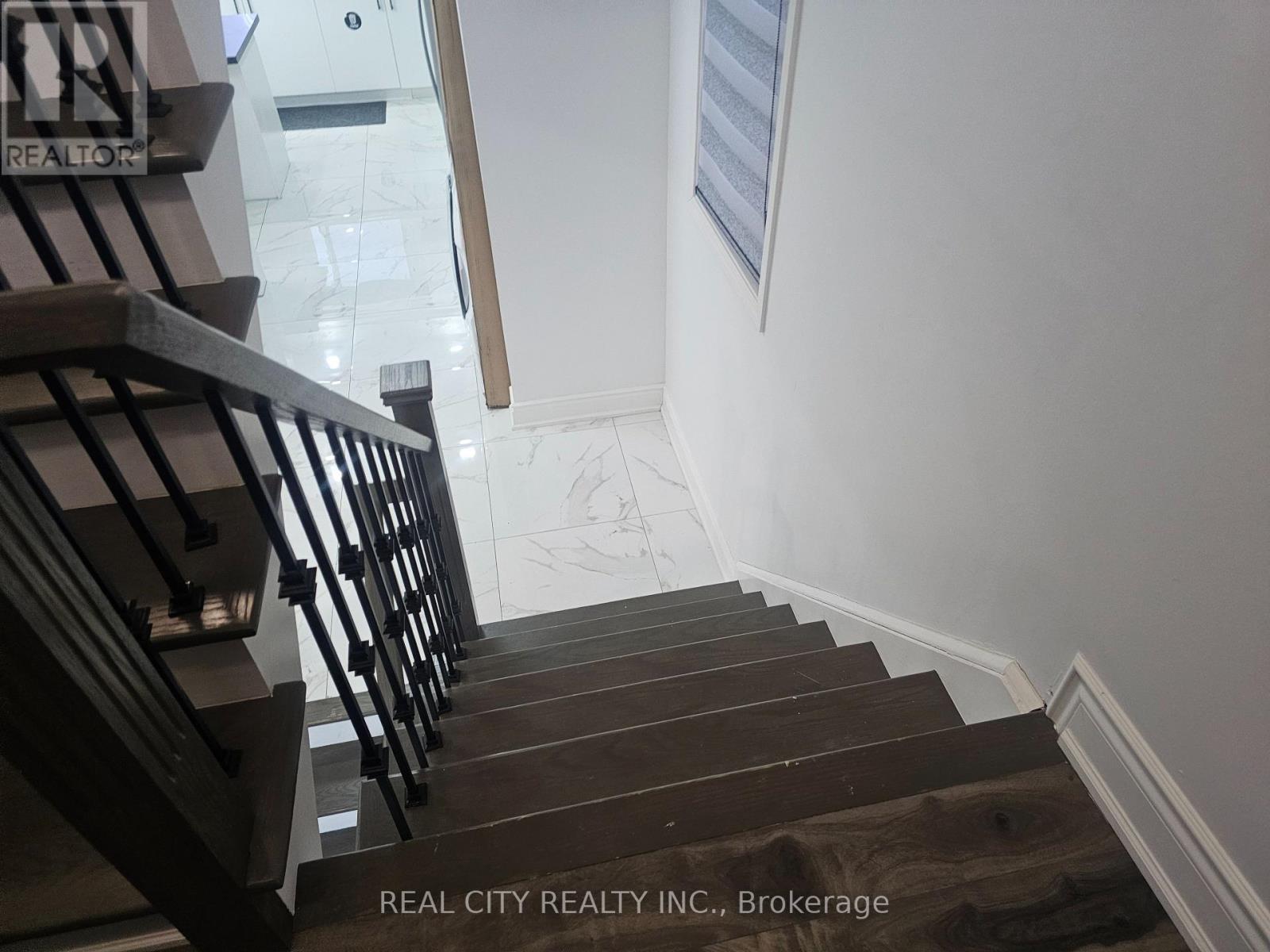 1680 Samuelson Circle, Mississauga, ON - Indoor Photo Showing Other Room