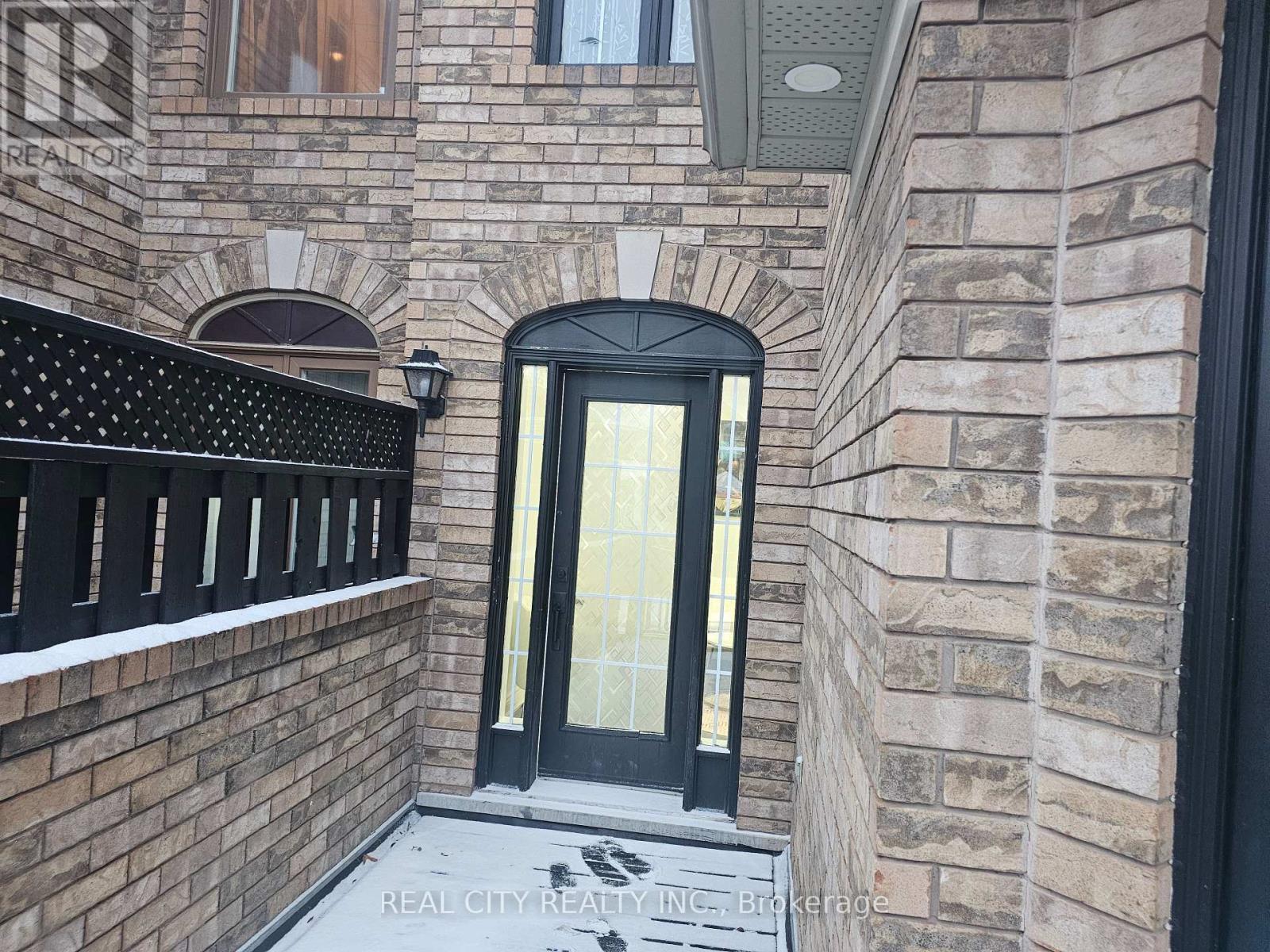 1680 Samuelson Circle, Mississauga, ON - Outdoor