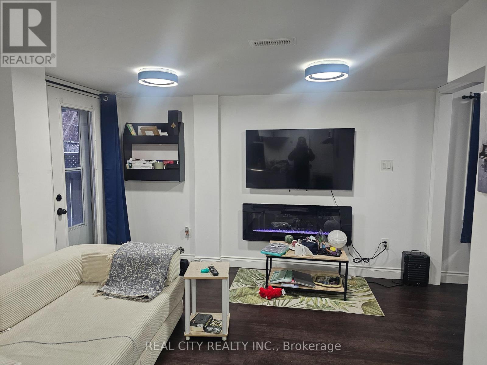 1680 Samuelson Circle, Mississauga, ON - Indoor