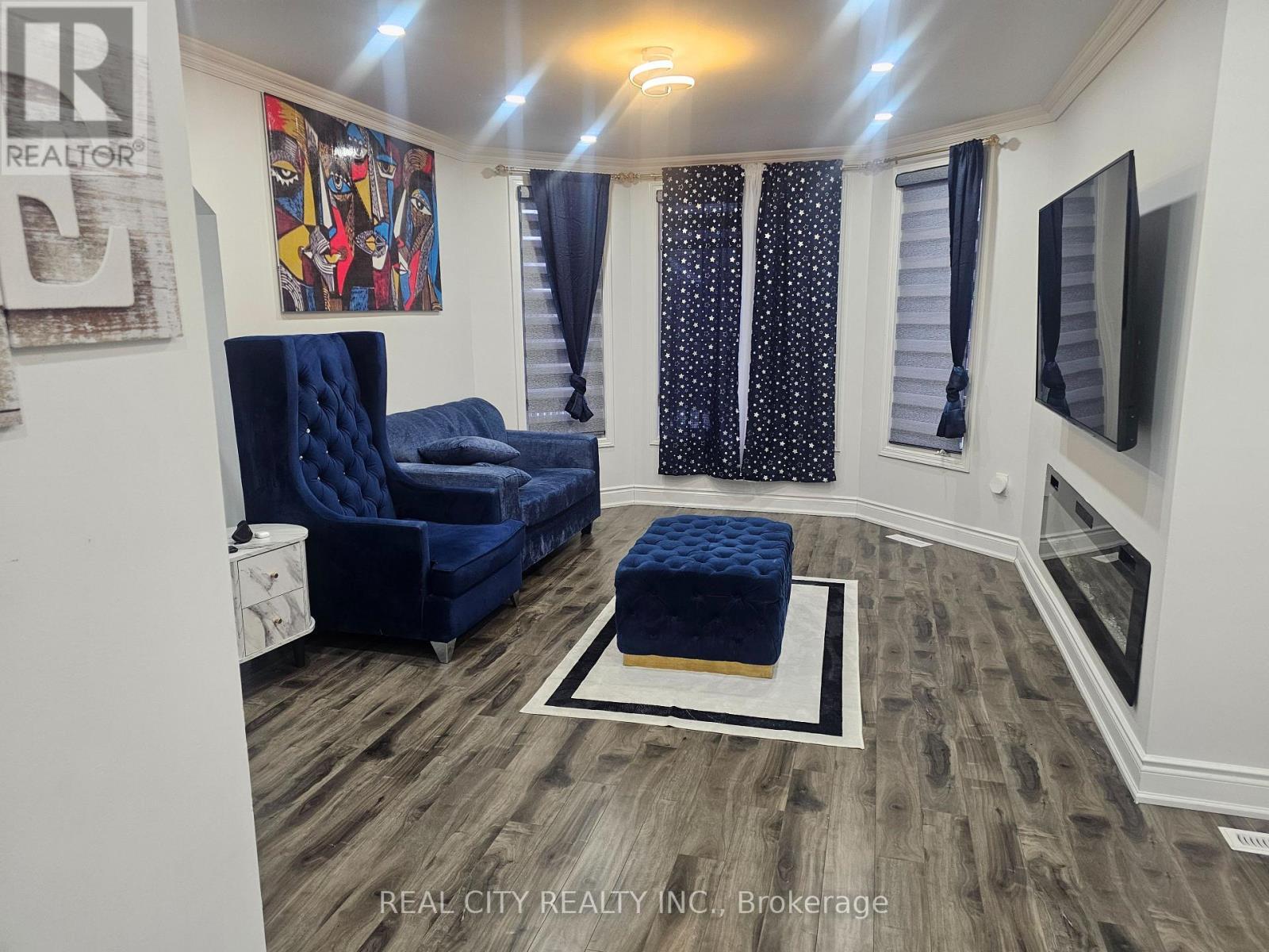 1680 Samuelson Circle, Mississauga, ON - Indoor Photo Showing Other Room