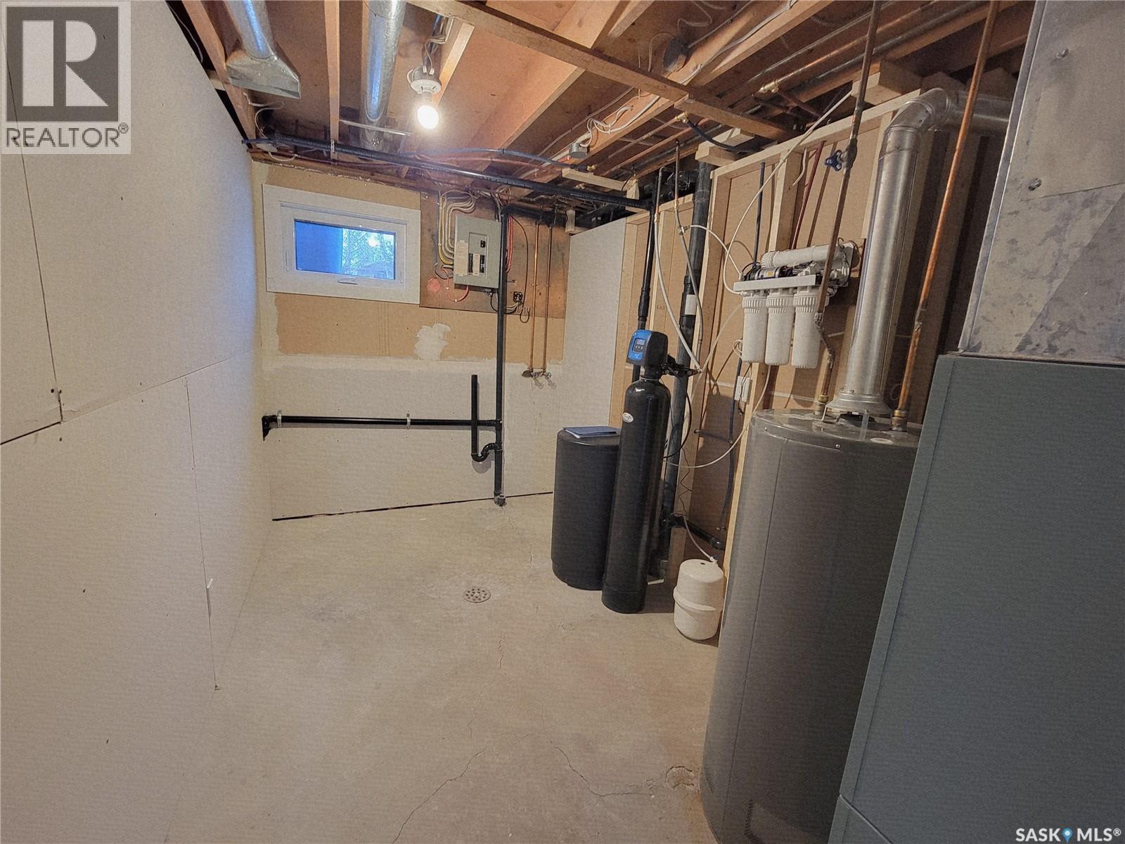 357 5Th Avenue W, Unity, SK - Indoor Photo Showing Basement