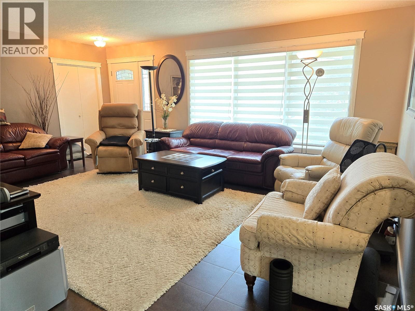 314 Milden Street, Conquest, SK - Indoor Photo Showing Living Room