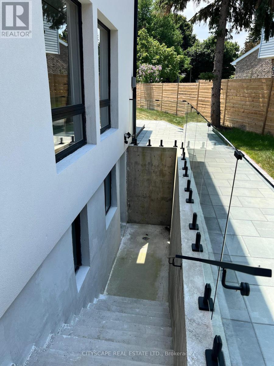 2893 Folkway Drive, Mississauga, ON - Outdoor