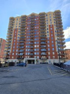 401-3330 Boul. Le Carrefour Laval (Chomedey), QC H7T 0B8