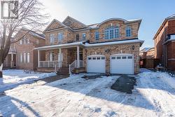 52 MOUNT ROYAL CIRCLE Brampton, ON L6P 2K4