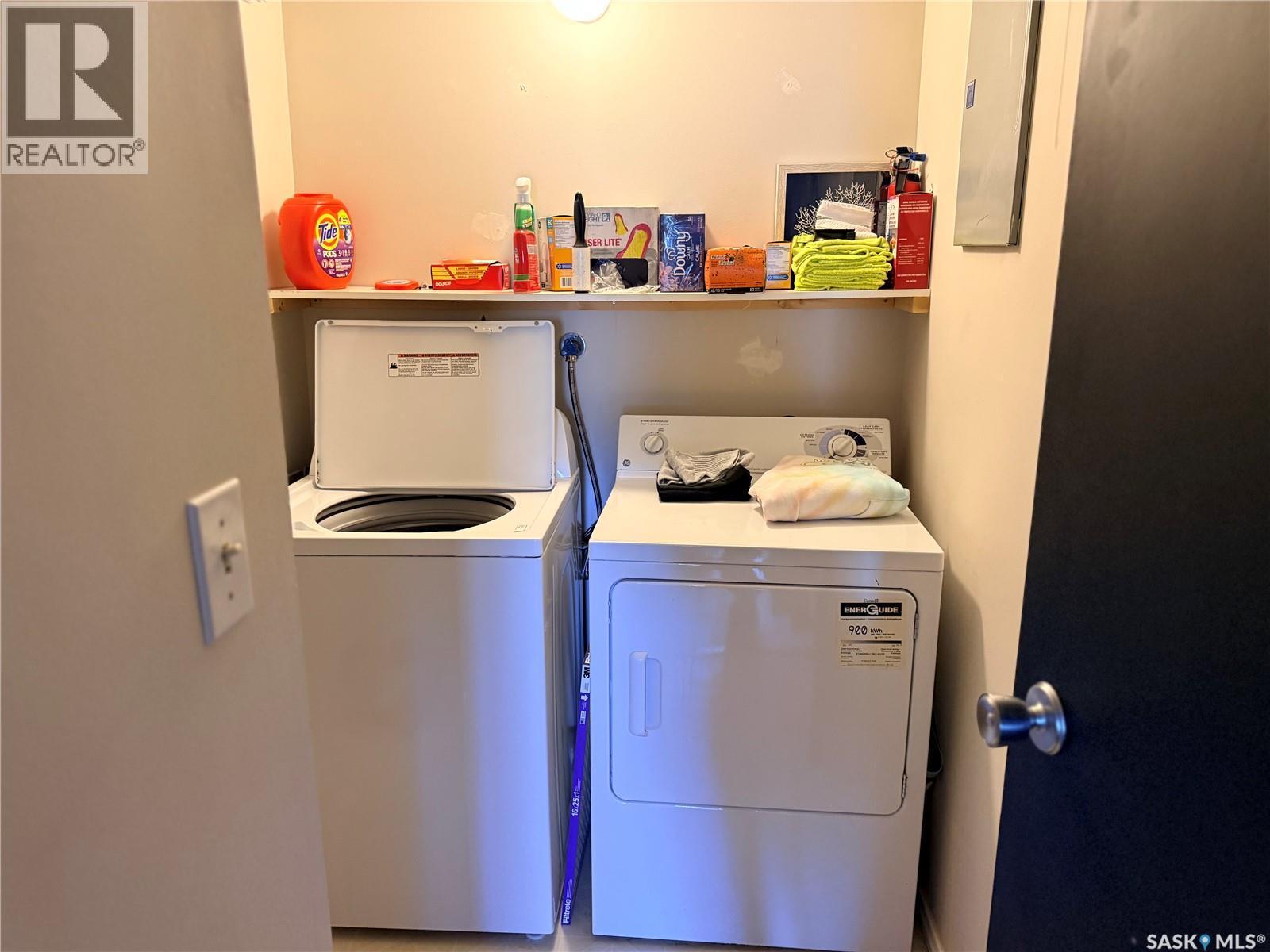 116 Gore Place, Regina, SK - Indoor Photo Showing Laundry Room