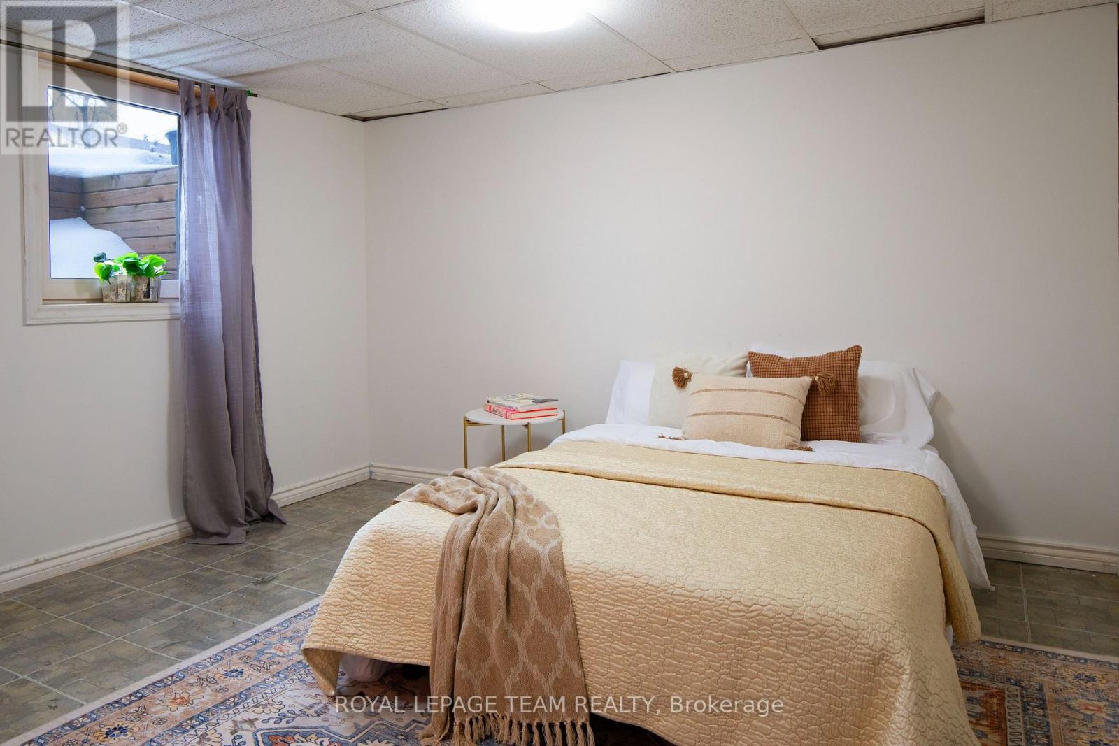 840 Borthwick Avenue, Ottawa, ON - Indoor Photo Showing Bedroom
