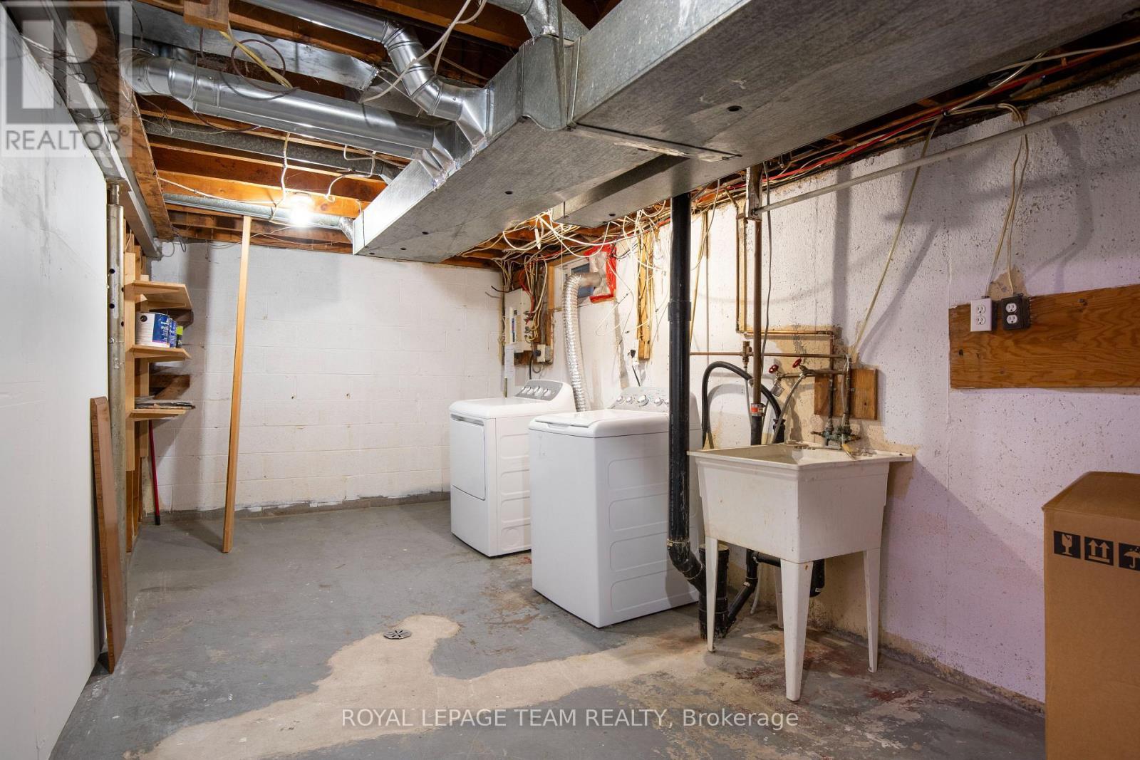 840 Borthwick Avenue, Ottawa, ON - Indoor Photo Showing Laundry Room