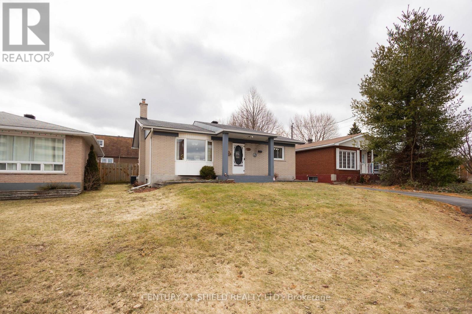1443 1St Street E, Cornwall, ON - Outdoor