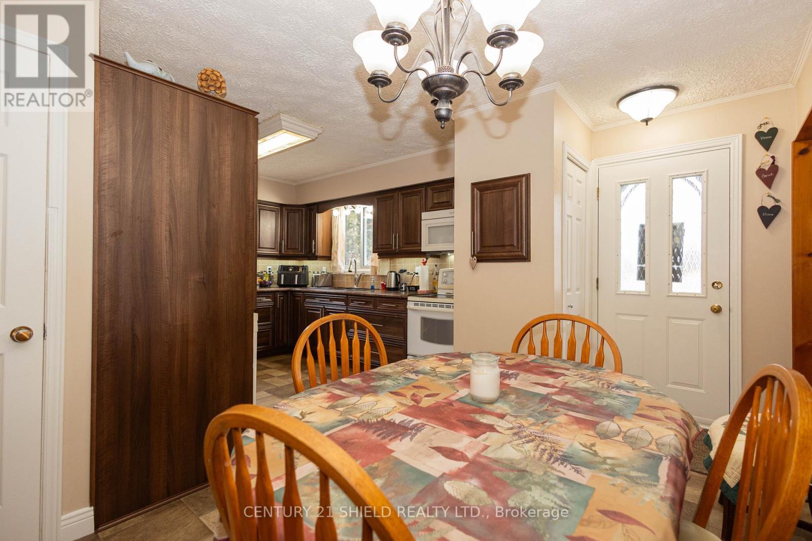 1443 1St Street E, Cornwall, ON - Indoor Photo Showing Dining Room