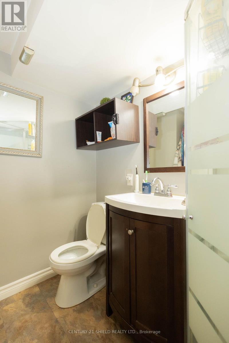 1443 1St Street E, Cornwall, ON - Indoor Photo Showing Bathroom