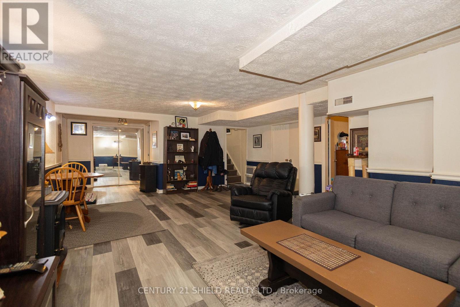 1443 1St Street E, Cornwall, ON - Indoor Photo Showing Living Room