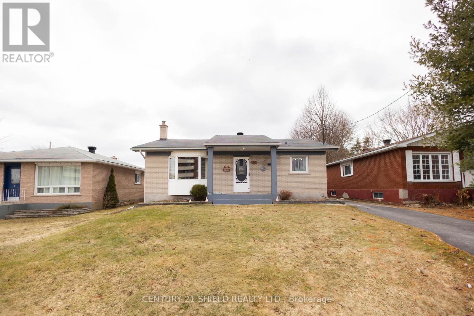 1443 1St Street E, Cornwall, ON - Outdoor