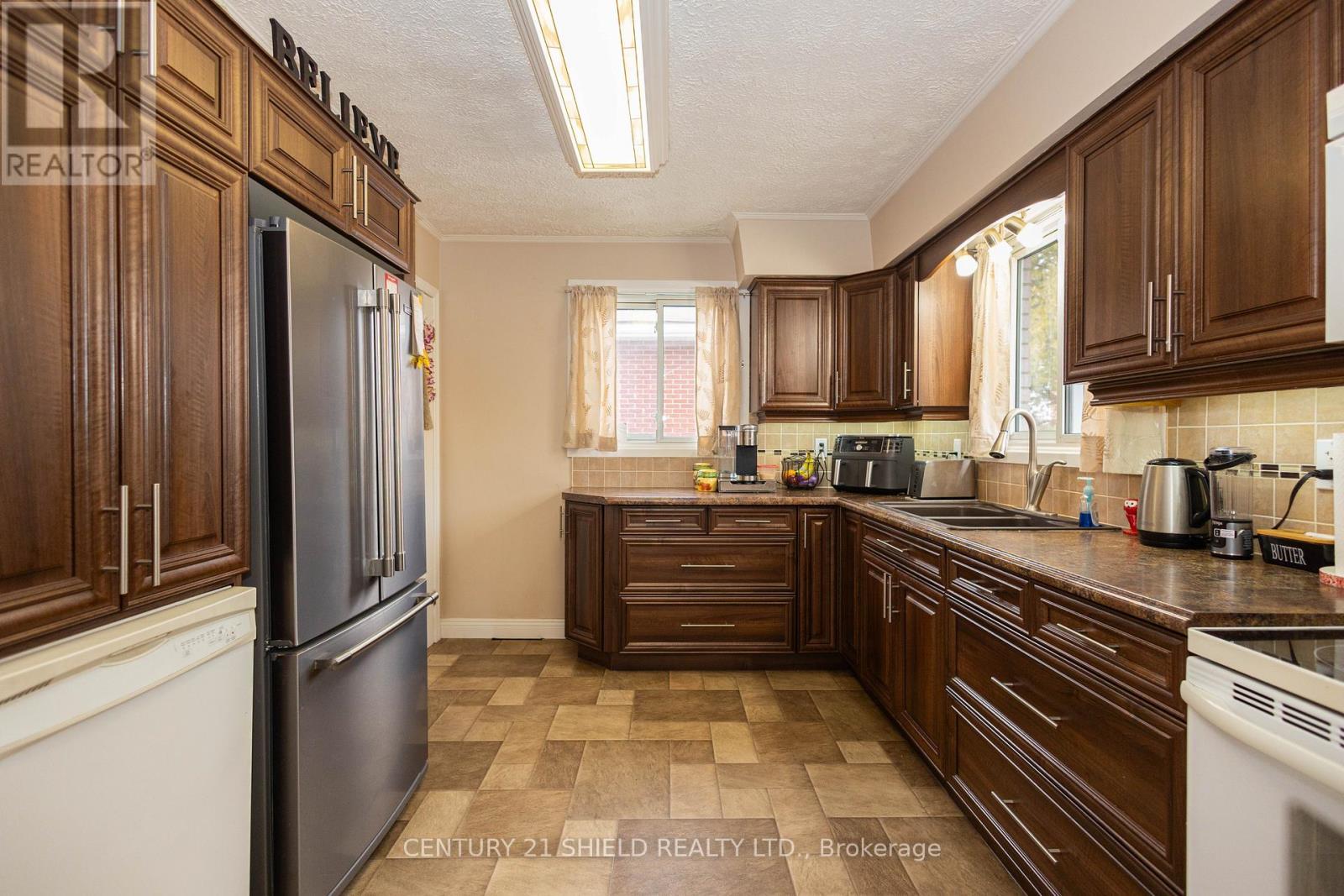 1443 1St Street E, Cornwall, ON - Indoor Photo Showing Kitchen With Double Sink
