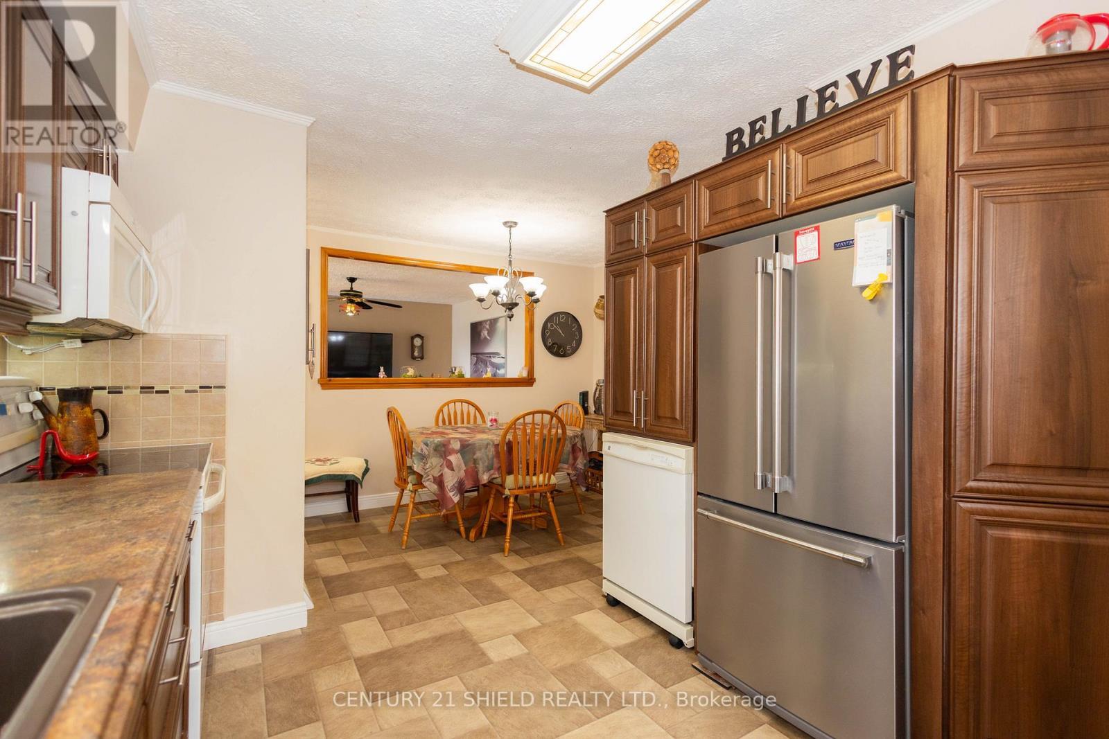 1443 1St Street E, Cornwall, ON - Indoor Photo Showing Kitchen