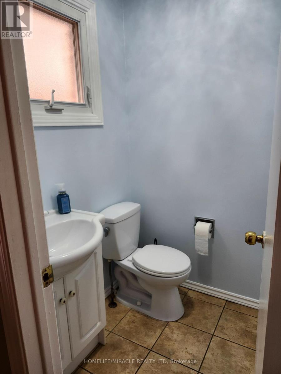 6149 Starfield Crescent, Mississauga, ON - Indoor Photo Showing Bathroom