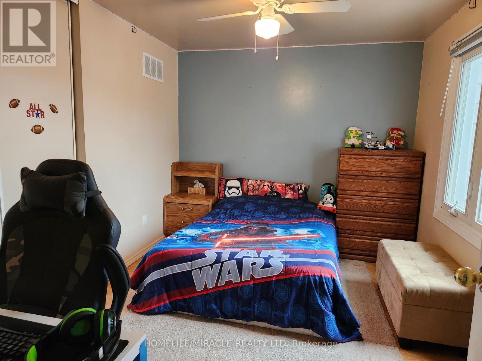 6149 Starfield Crescent, Mississauga, ON - Indoor Photo Showing Bedroom