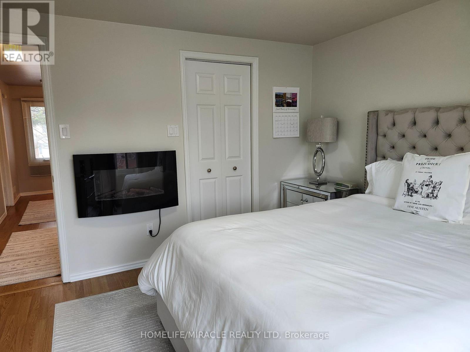 6149 Starfield Crescent, Mississauga, ON - Indoor Photo Showing Bedroom