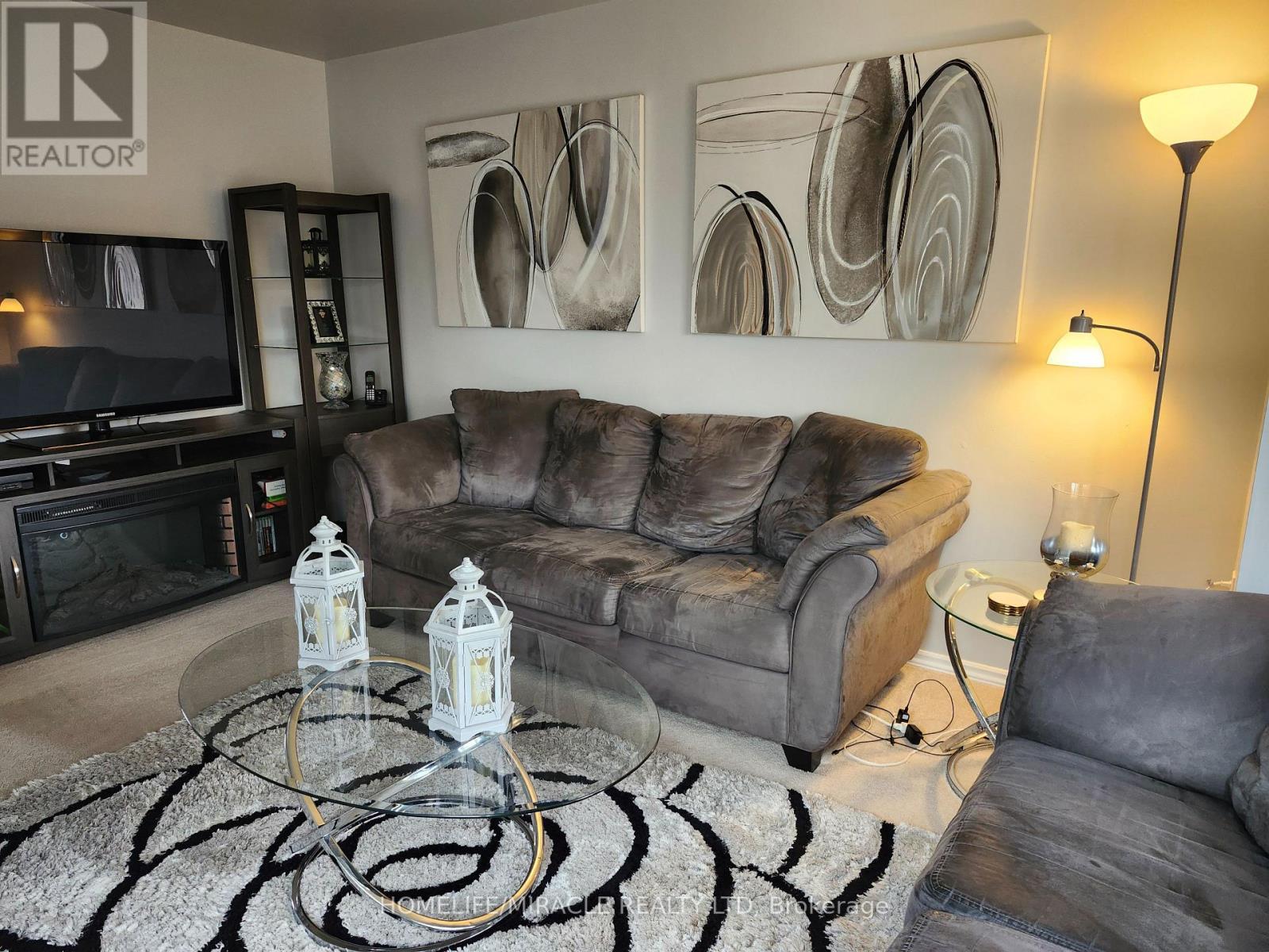 6149 Starfield Crescent, Mississauga, ON - Indoor Photo Showing Living Room