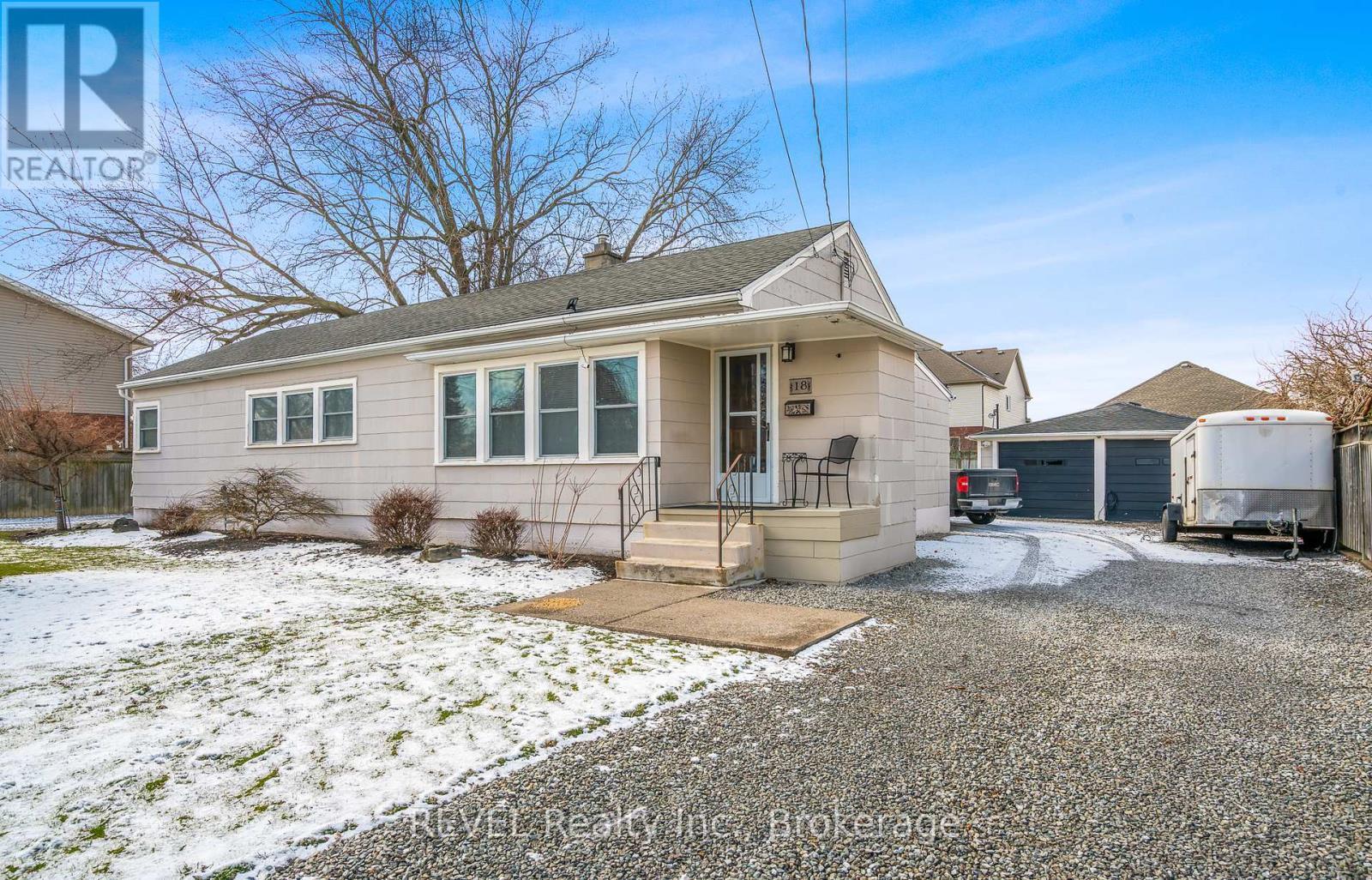 18 A,B,C,D Valley Road, St. Catharines (Rykert/Vansickle), ON