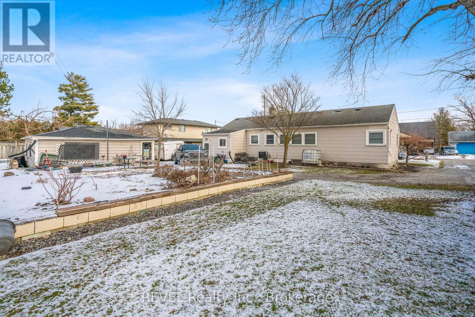 18 A,B,C,D Valley Road, St. Catharines (Rykert/Vansickle), ON
