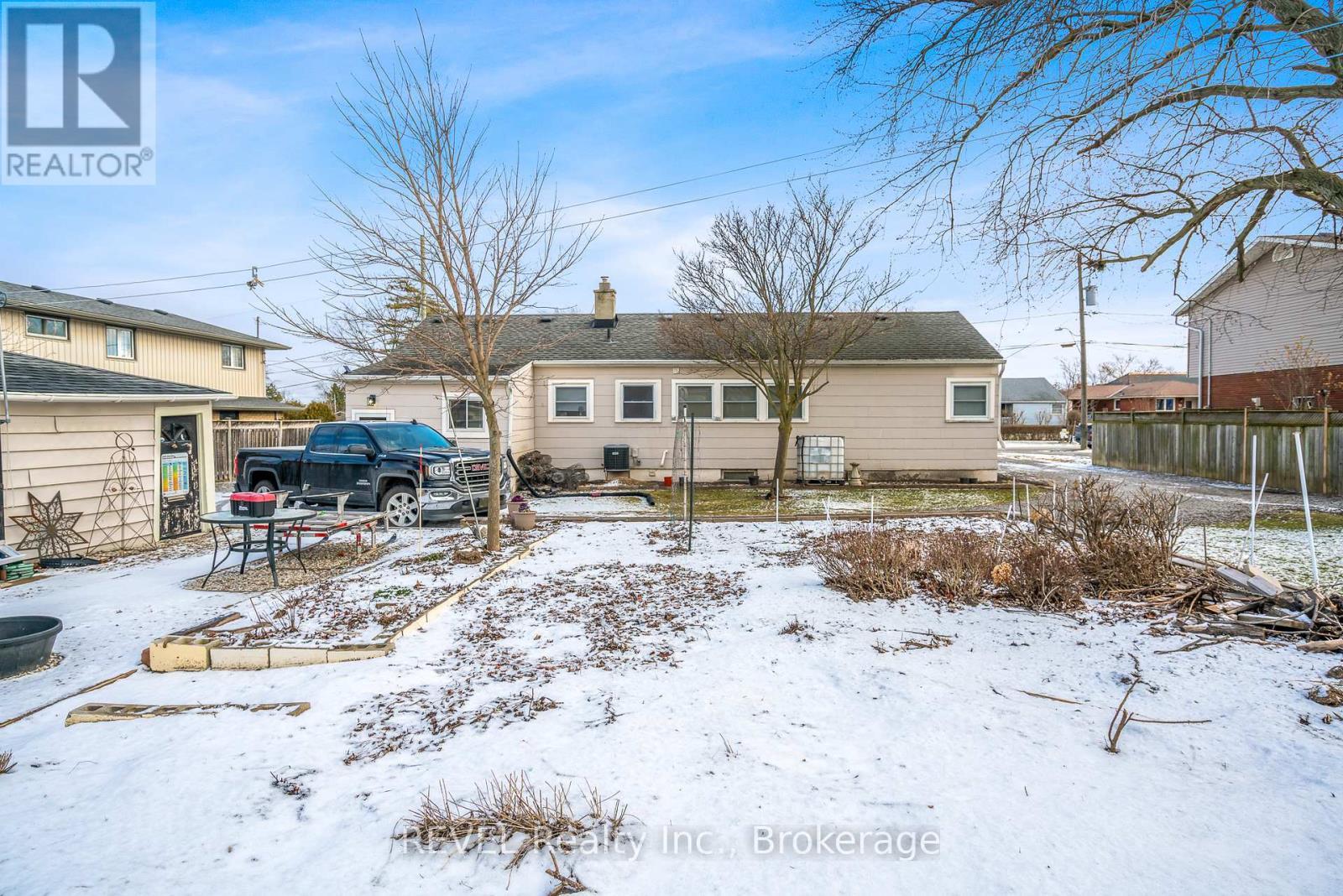 18 A,B,C,D Valley Road, St. Catharines (Rykert/Vansickle), ON
