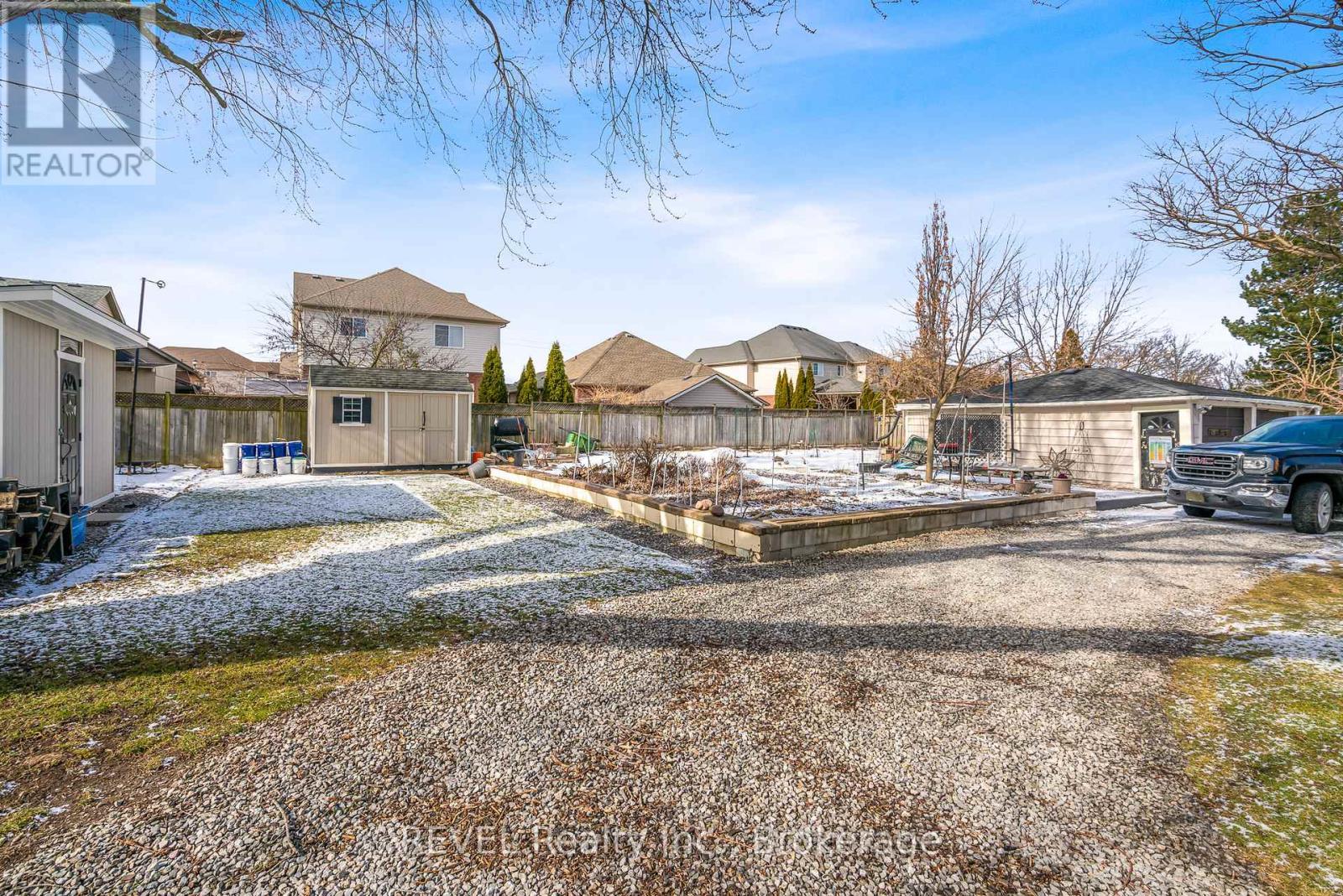 18 A,B,C,D Valley Road, St. Catharines (Rykert/Vansickle), ON