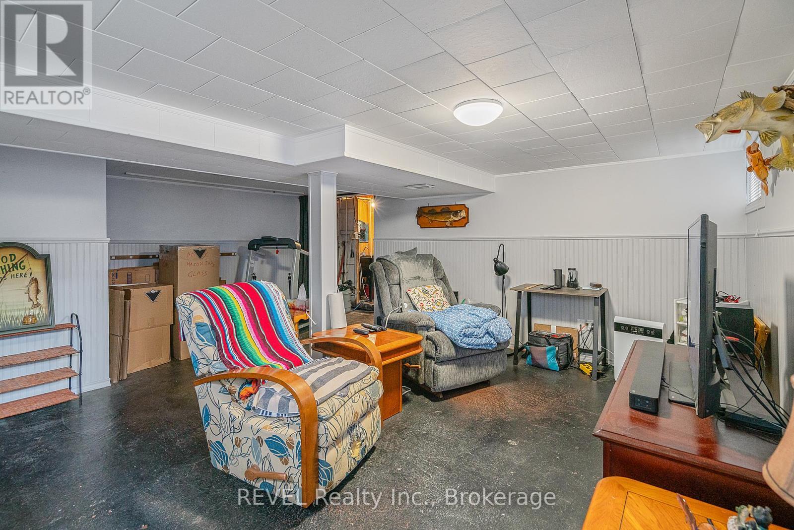 18 A,B,C,D Valley Road, St. Catharines (Rykert/Vansickle), ON