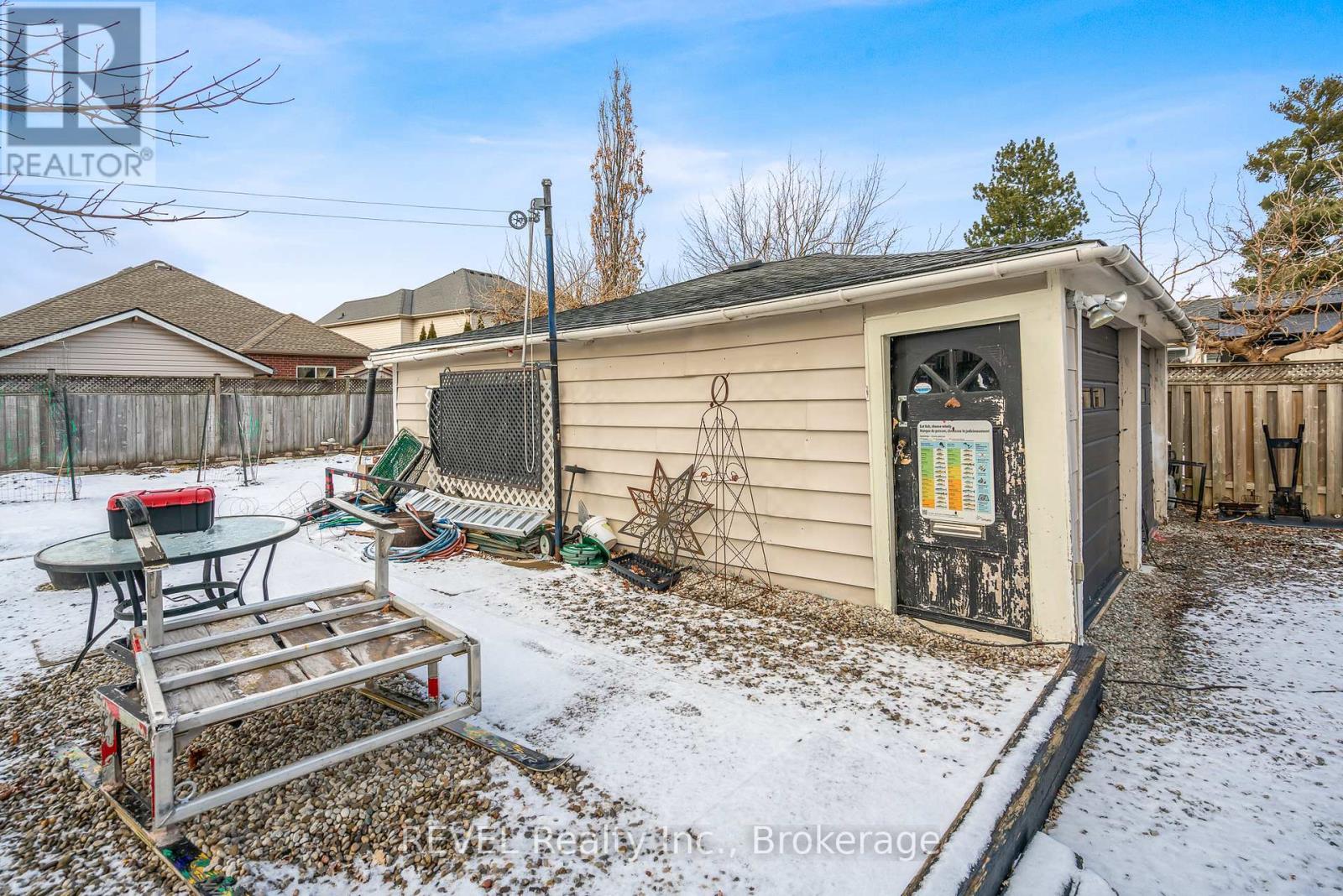 18 A,B,C,D Valley Road, St. Catharines (Rykert/Vansickle), ON