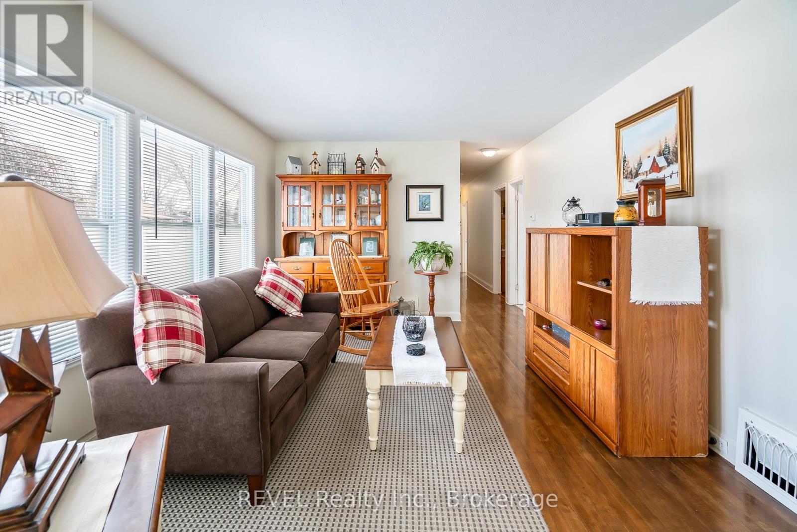 18 A,B,C,D Valley Road, St. Catharines (Rykert/Vansickle), ON
