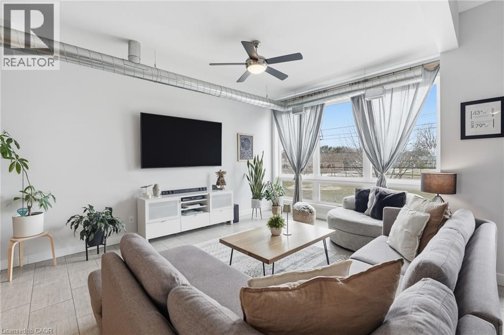 414 John Street N, Hamilton, ON - Indoor Photo Showing Living Room
