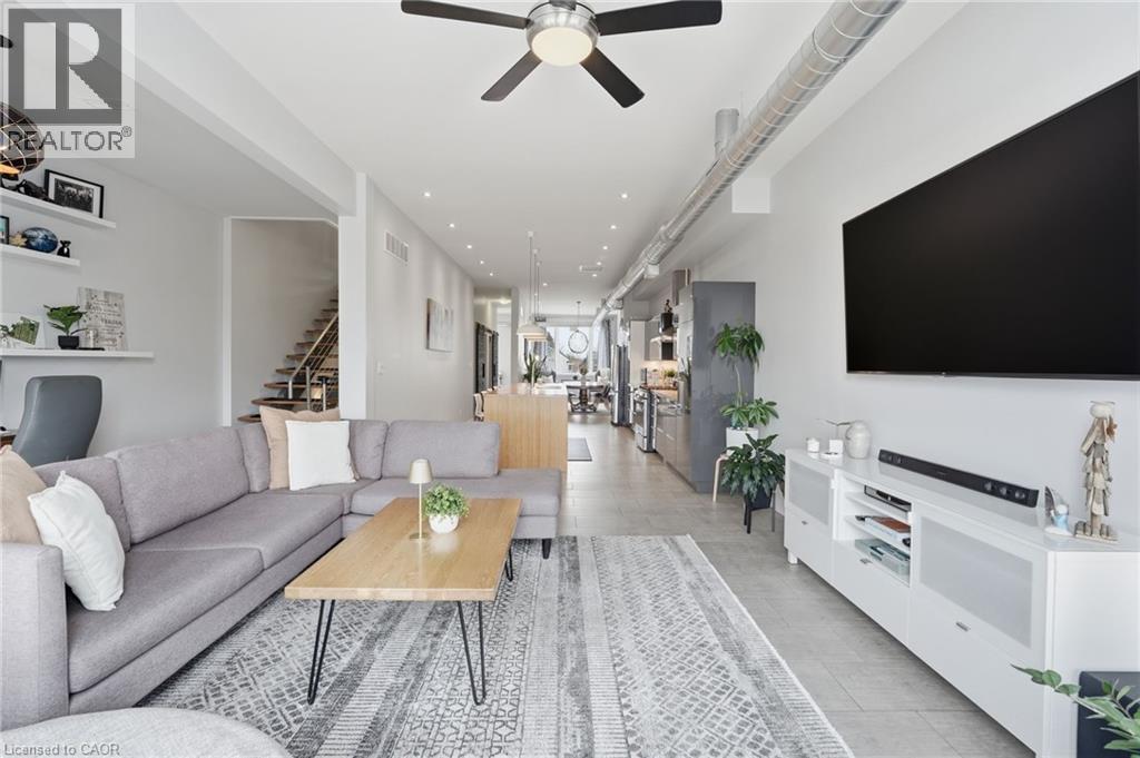 414 John Street N, Hamilton, ON - Indoor Photo Showing Living Room