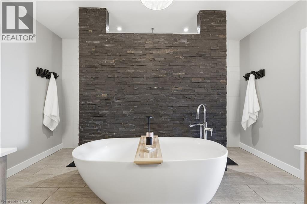 414 John Street N, Hamilton, ON - Indoor Photo Showing Bathroom