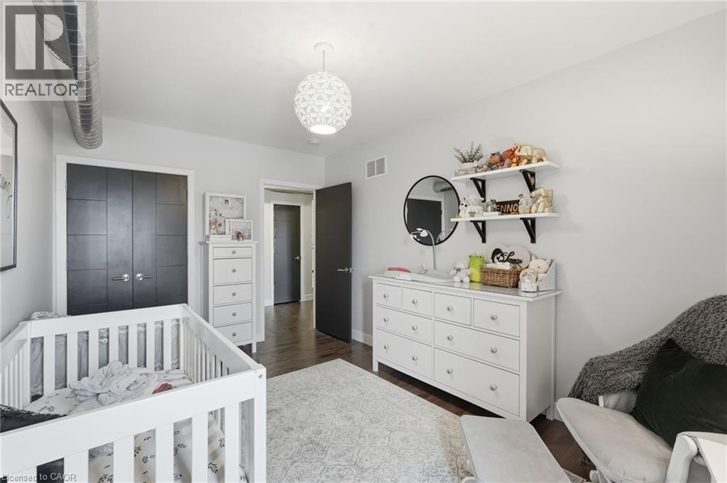 414 John Street N, Hamilton, ON - Indoor Photo Showing Bedroom