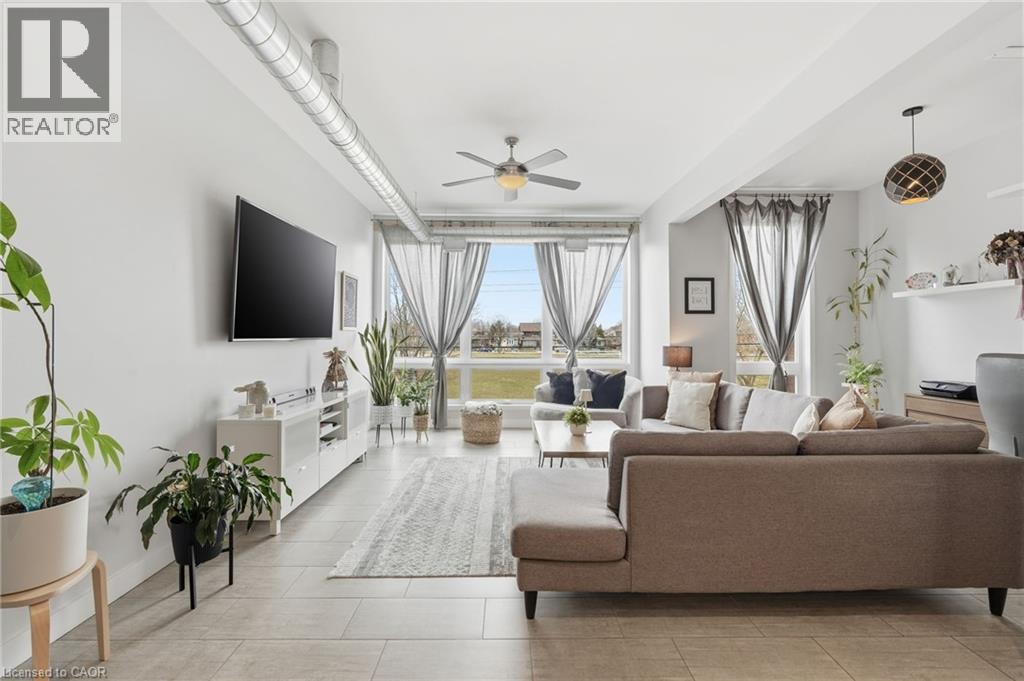 414 John Street N, Hamilton, ON - Indoor Photo Showing Living Room