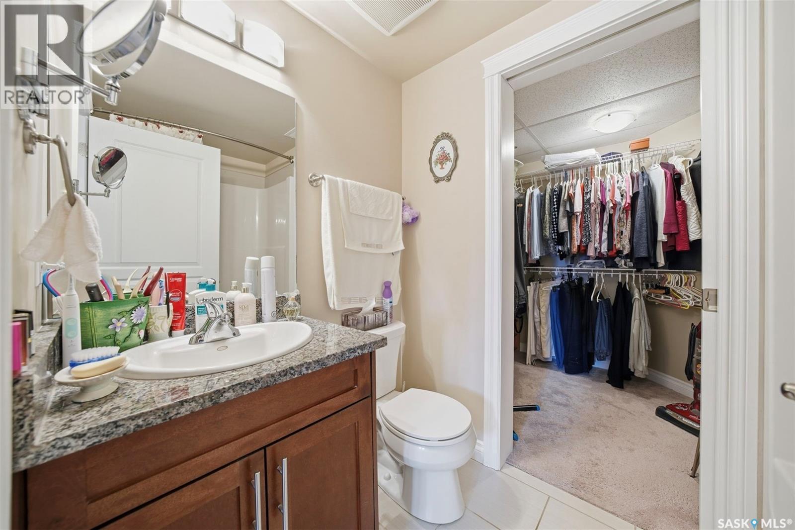 205 412 Willowgrove Square, Saskatoon, SK - Indoor Photo Showing Bathroom