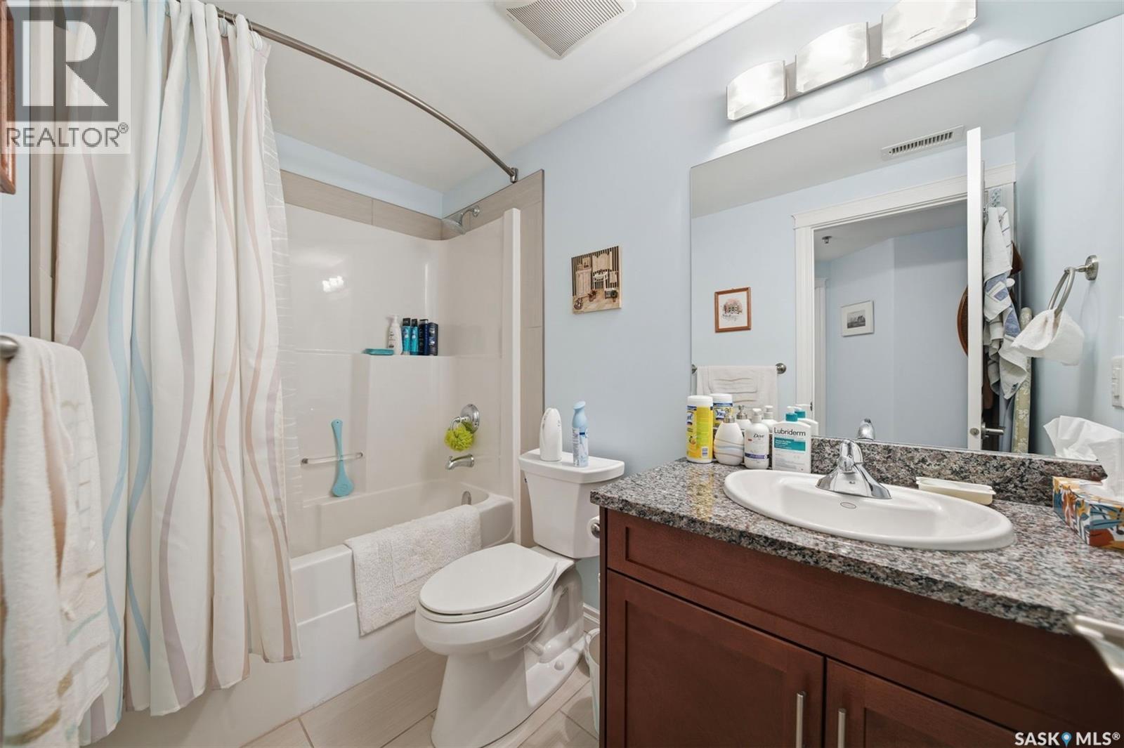 205 412 Willowgrove Square, Saskatoon, SK - Indoor Photo Showing Bathroom