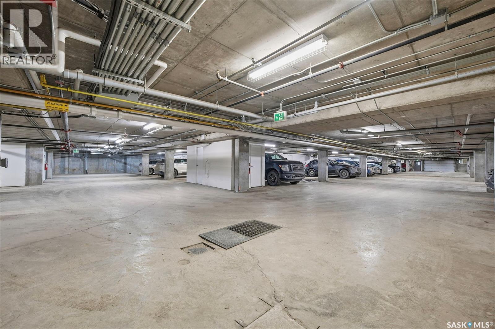 205 412 Willowgrove Square, Saskatoon, SK - Indoor Photo Showing Garage