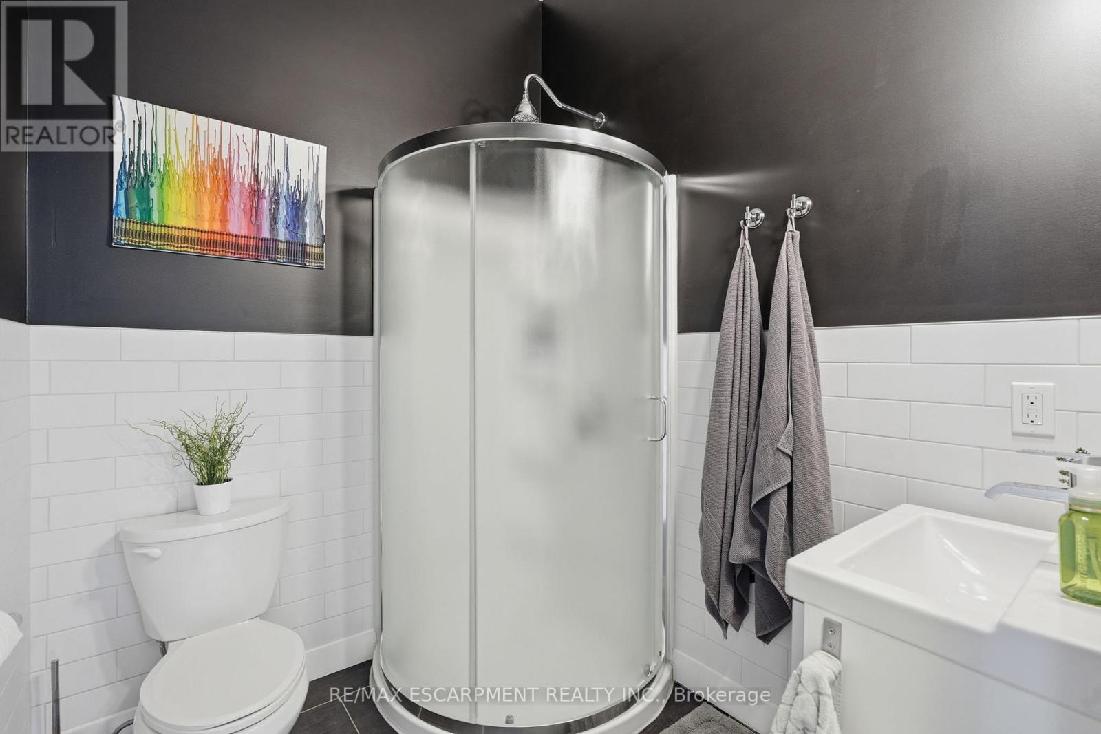 414 John Street, Hamilton, ON - Indoor Photo Showing Bathroom