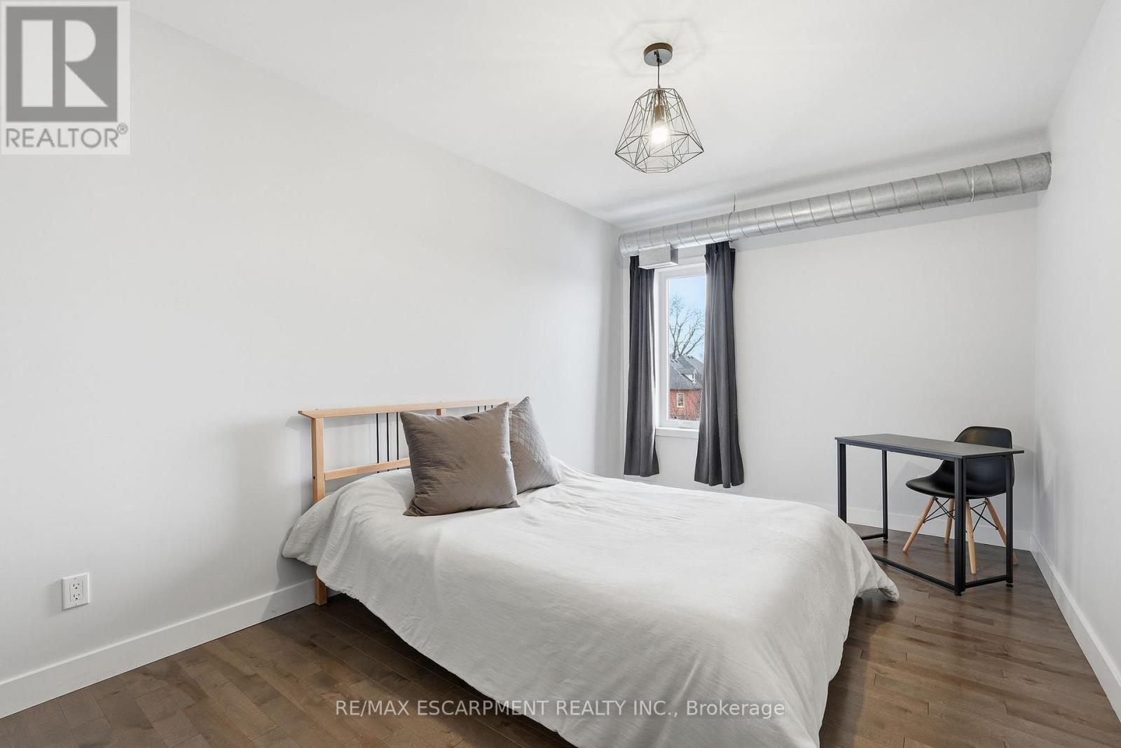 414 John Street, Hamilton, ON - Indoor Photo Showing Bedroom